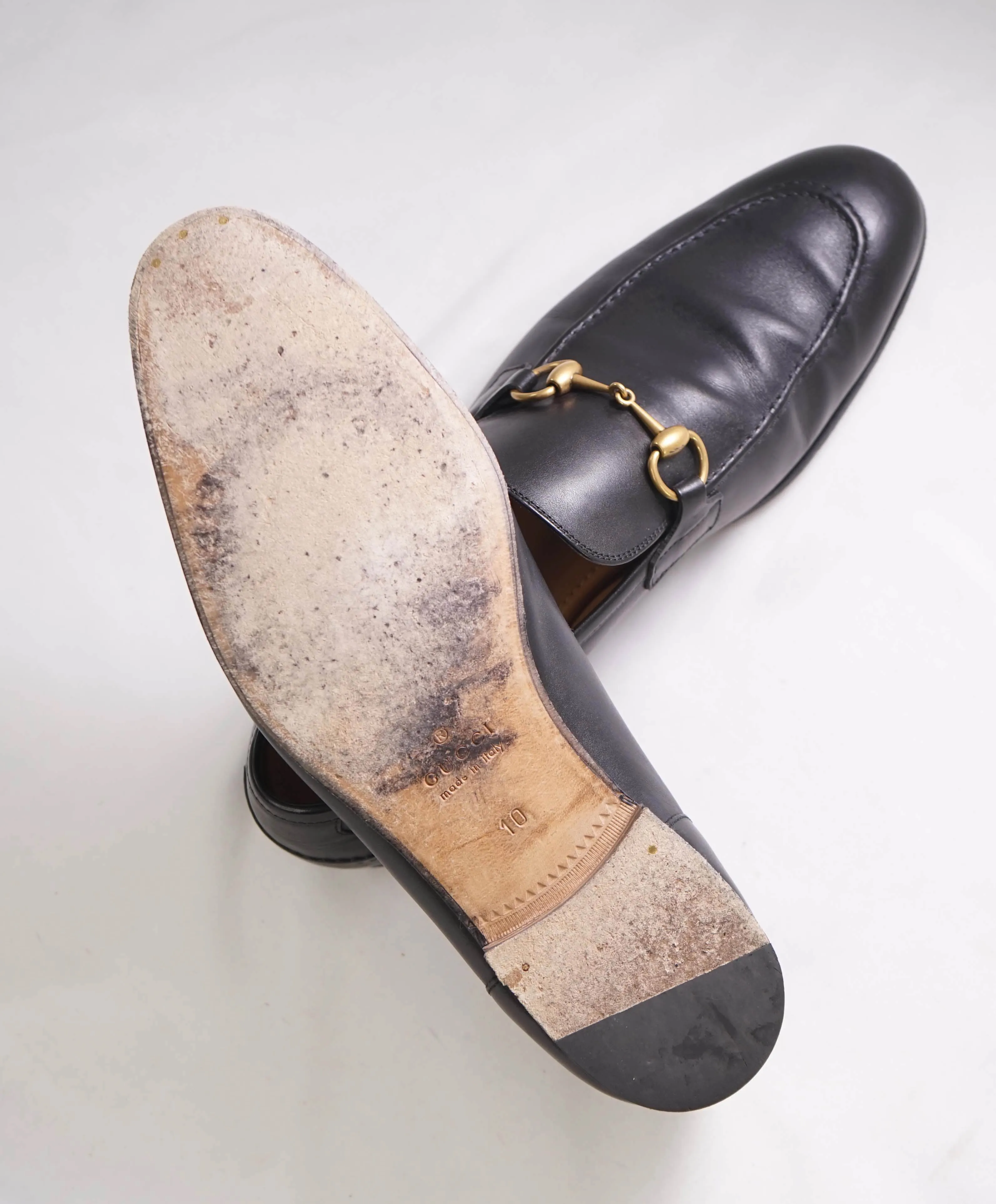 $920 GUCCI - "JORDAAN" Black/Gold ICONIC Horsebit Leather Loafers - 10.5US (10G)