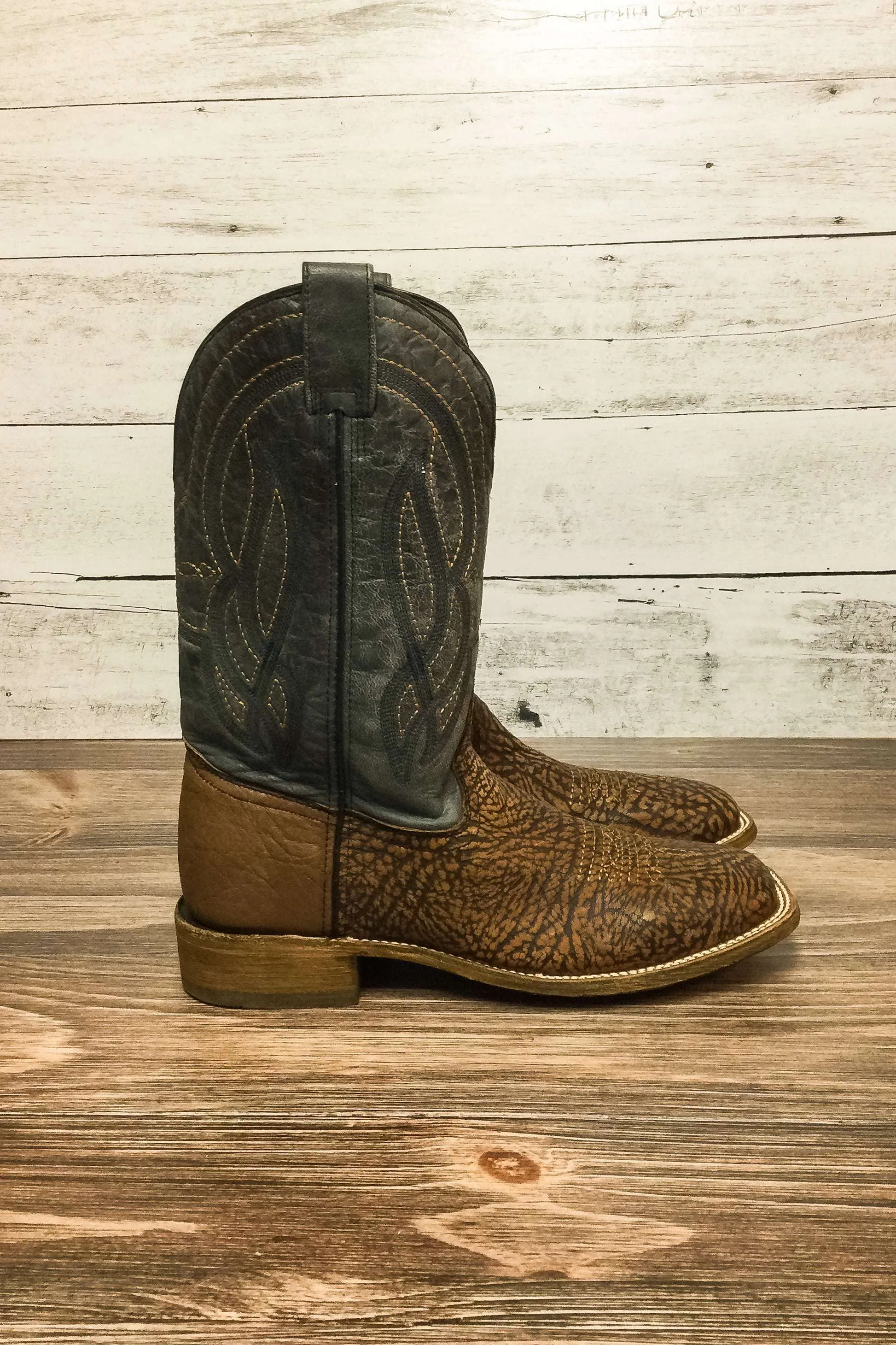 Cattle Rustler Bull Shoulder Boots by Corral