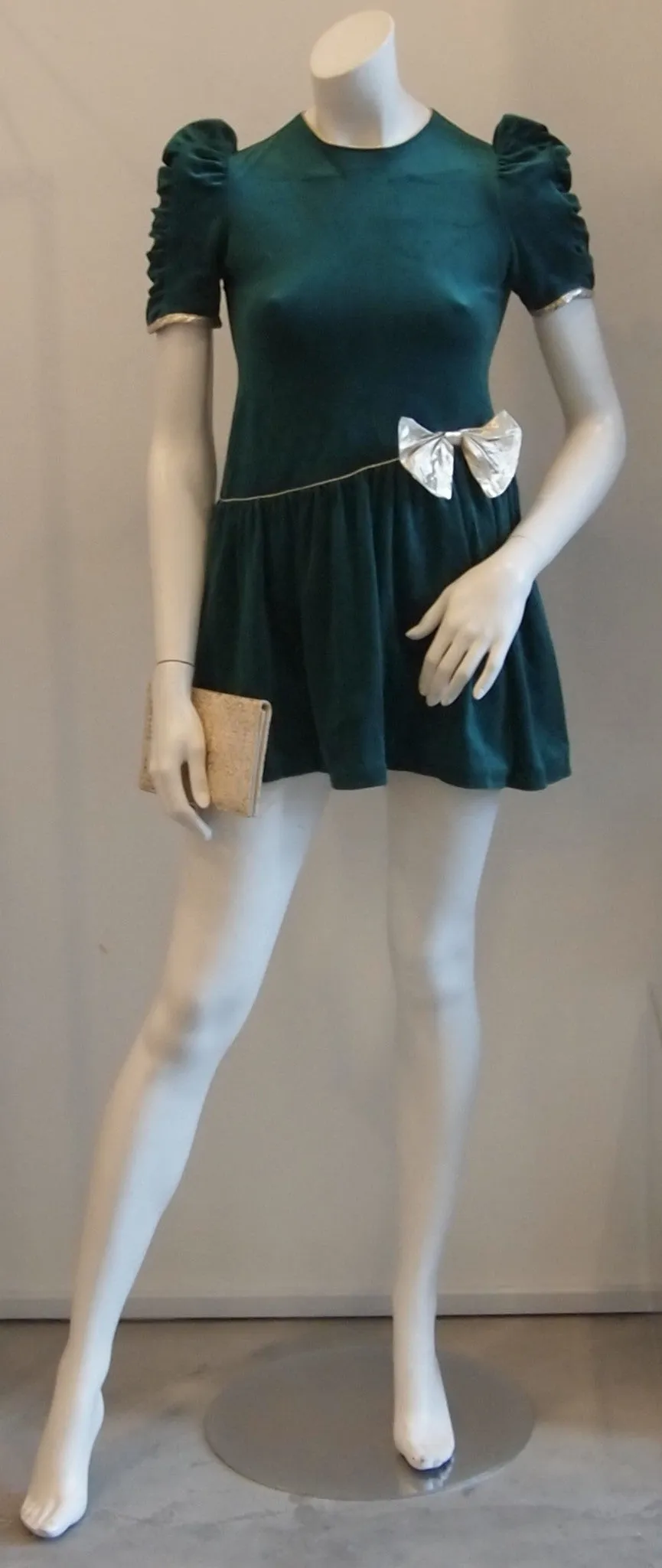 CHARMING IN EMERALD GREEN VINTAGE VELVET DRESS