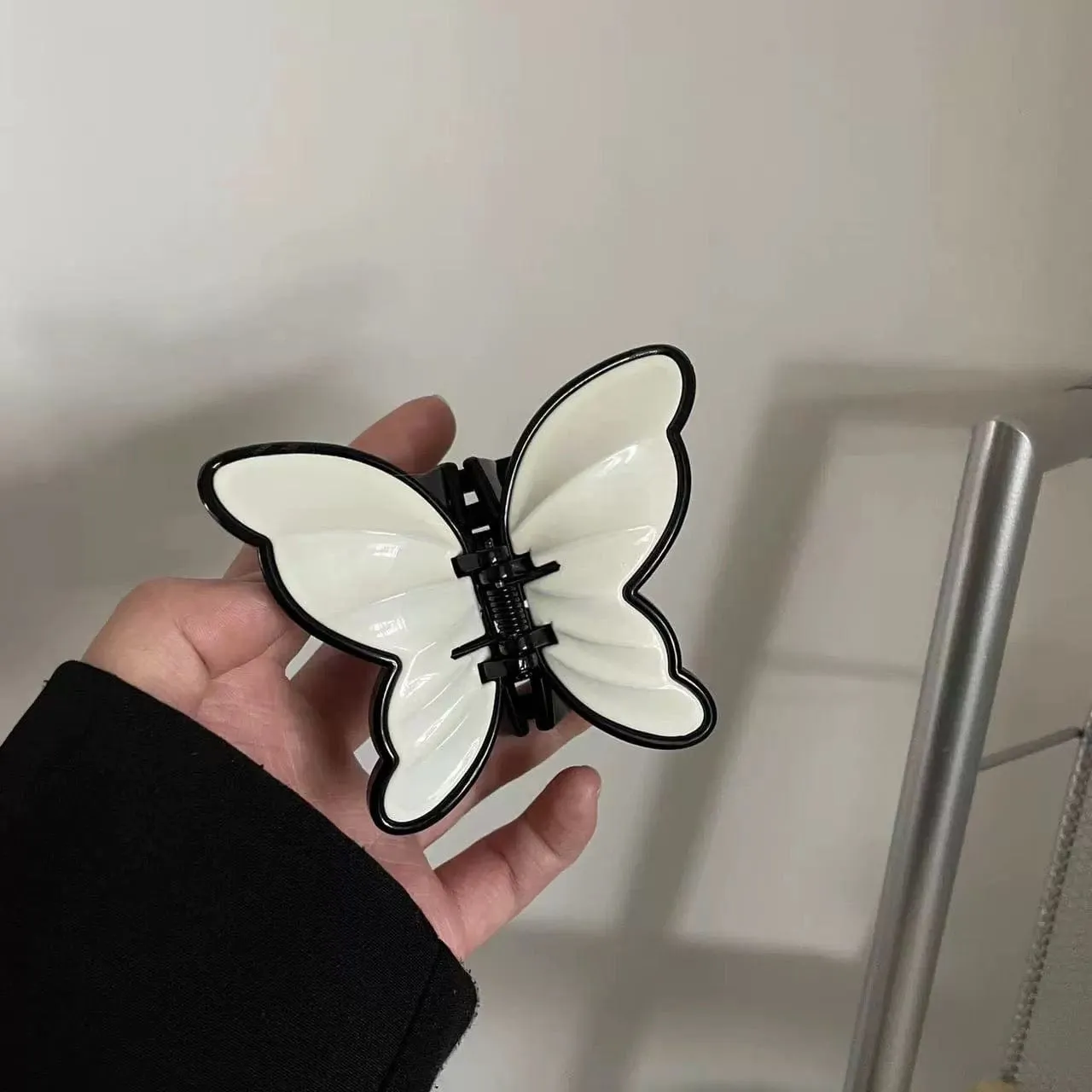 Chic Vintage Textured Butterfly Hair Claw Clip