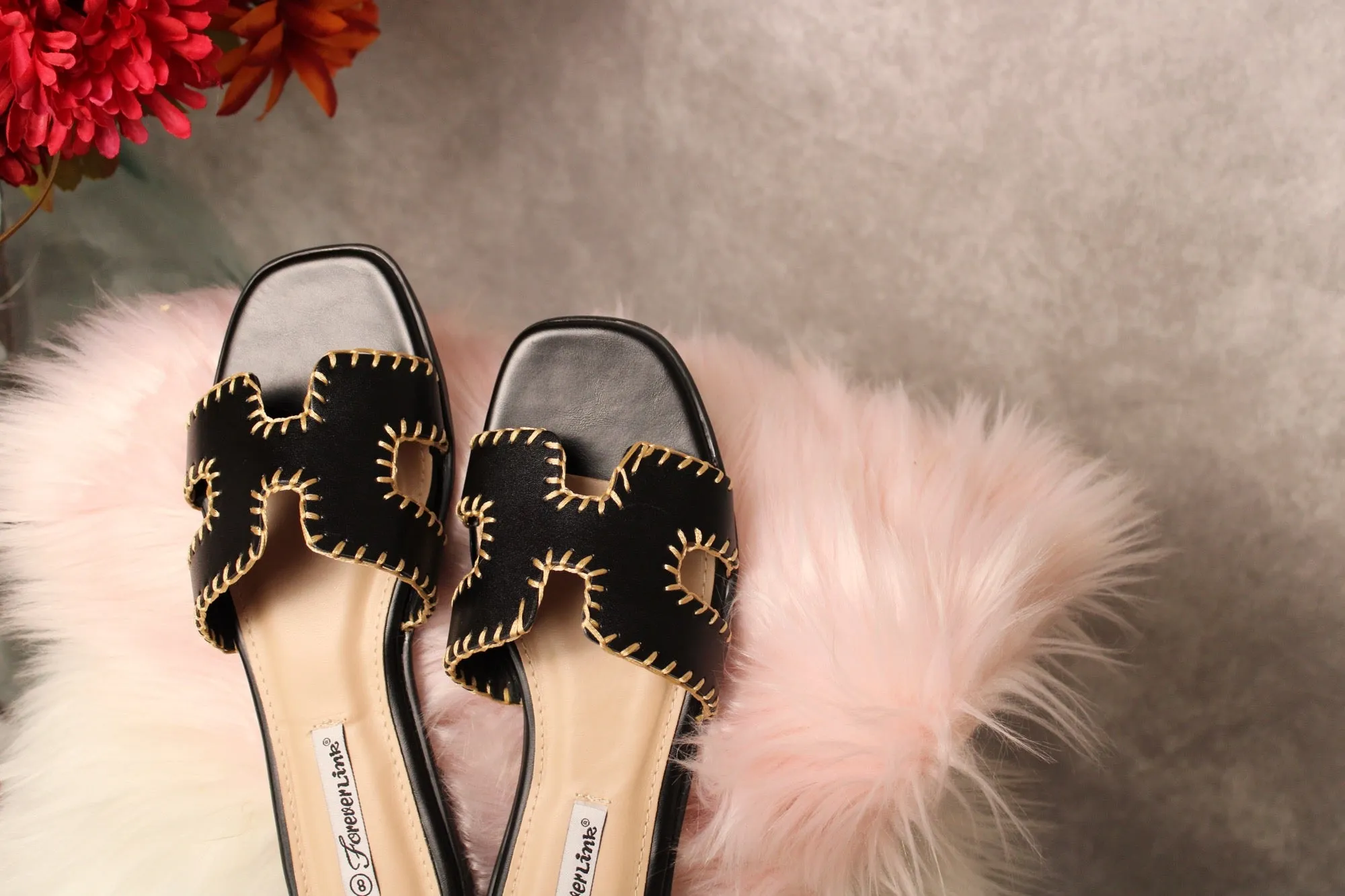 CUT UPPER SANDAL