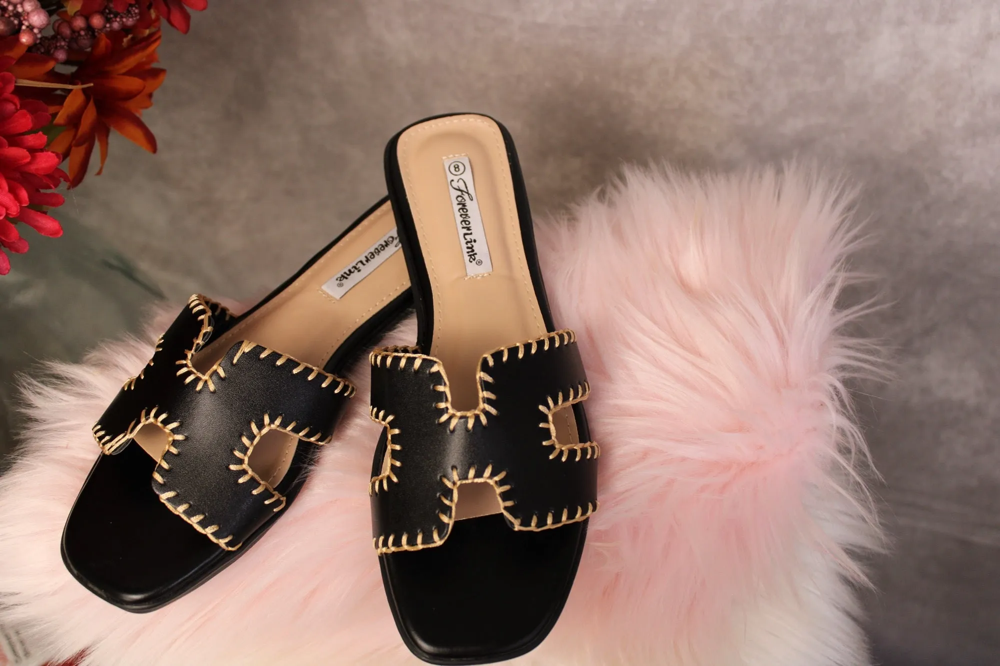 CUT UPPER SANDAL