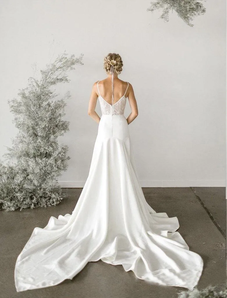 Elegant A-Line V Neck Spaghetti Straps Wedding Dresses with Lace TN181