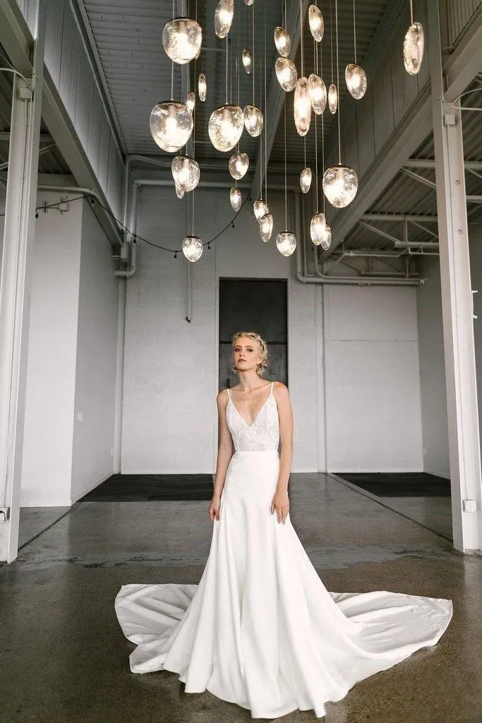 Elegant A-Line V Neck Spaghetti Straps Wedding Dresses with Lace TN181