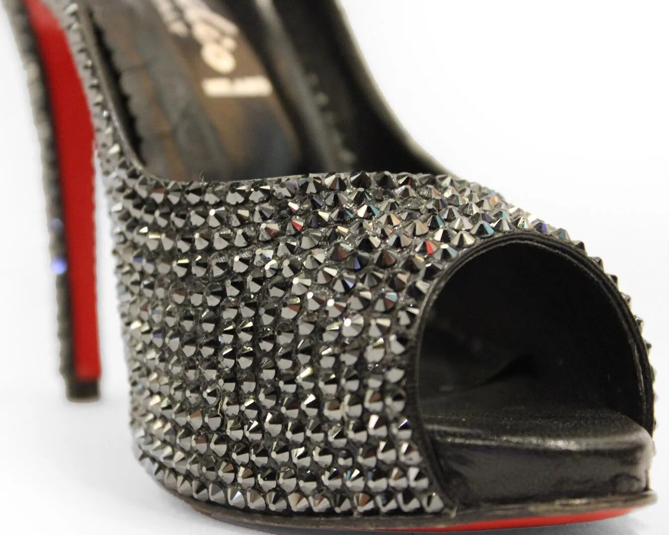 Full Swarovski crystals pump