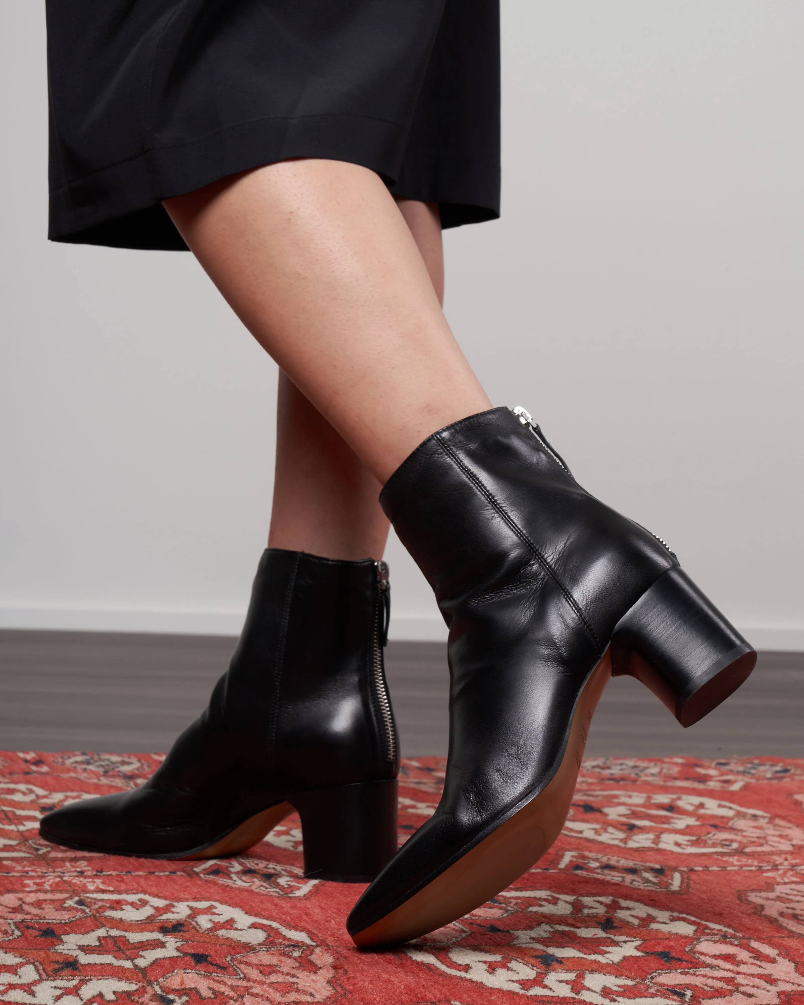 glove boot- back zipper - heel - black glove