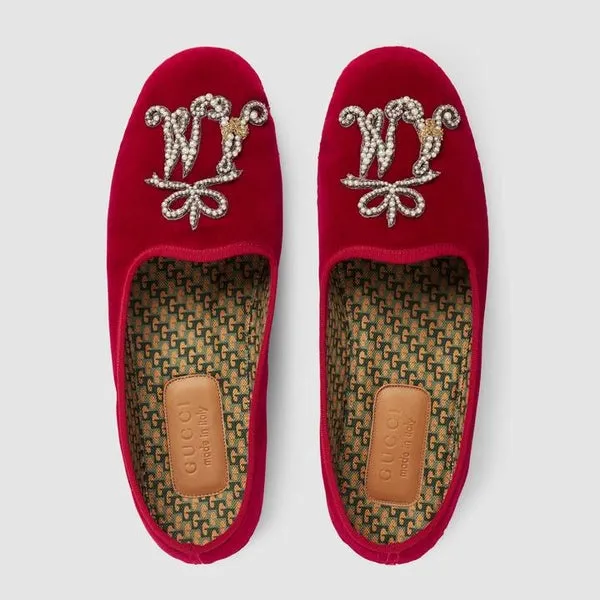 Gucci Men's Velvet Loafer With Am Appliqué In Red