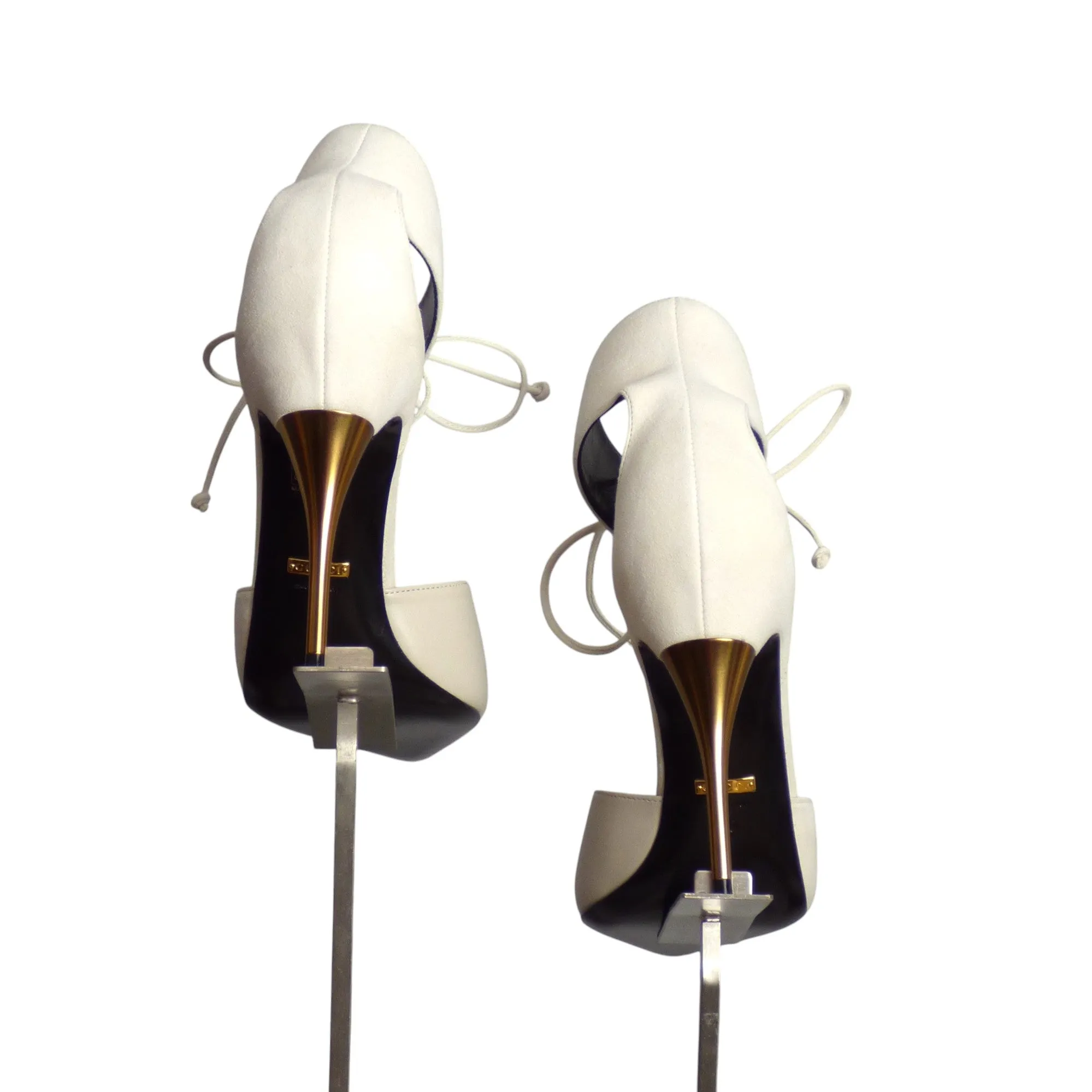 GUCCI- NIB White Scamosciato Pumps, Size 40