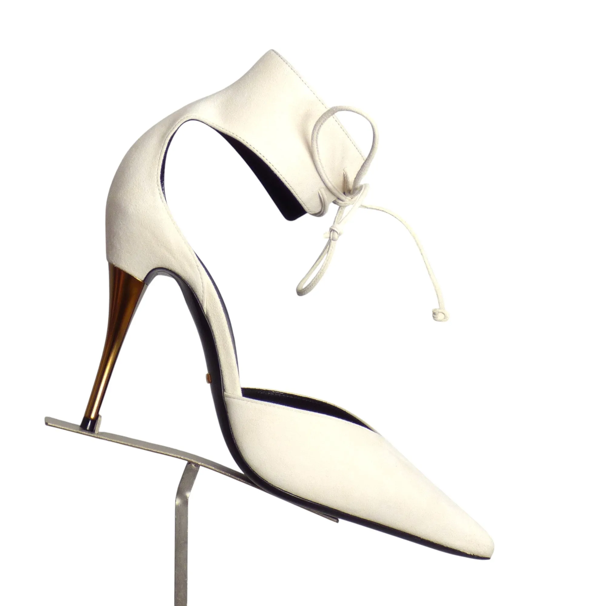 GUCCI- NIB White Scamosciato Pumps, Size 40