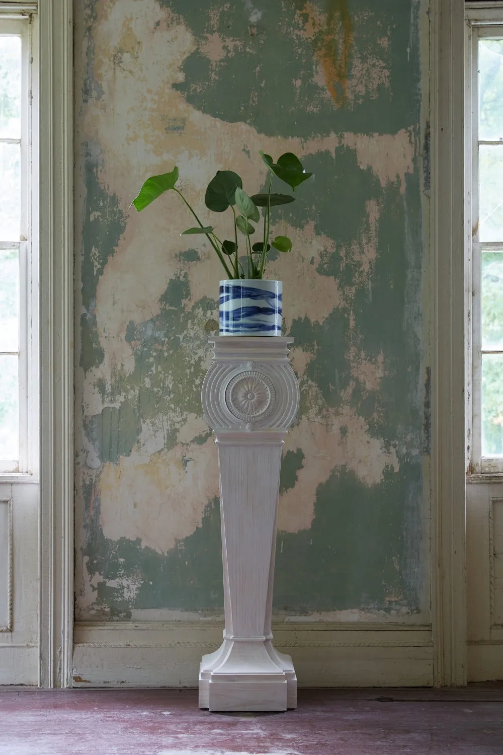 Gustave Pedestal (White)
