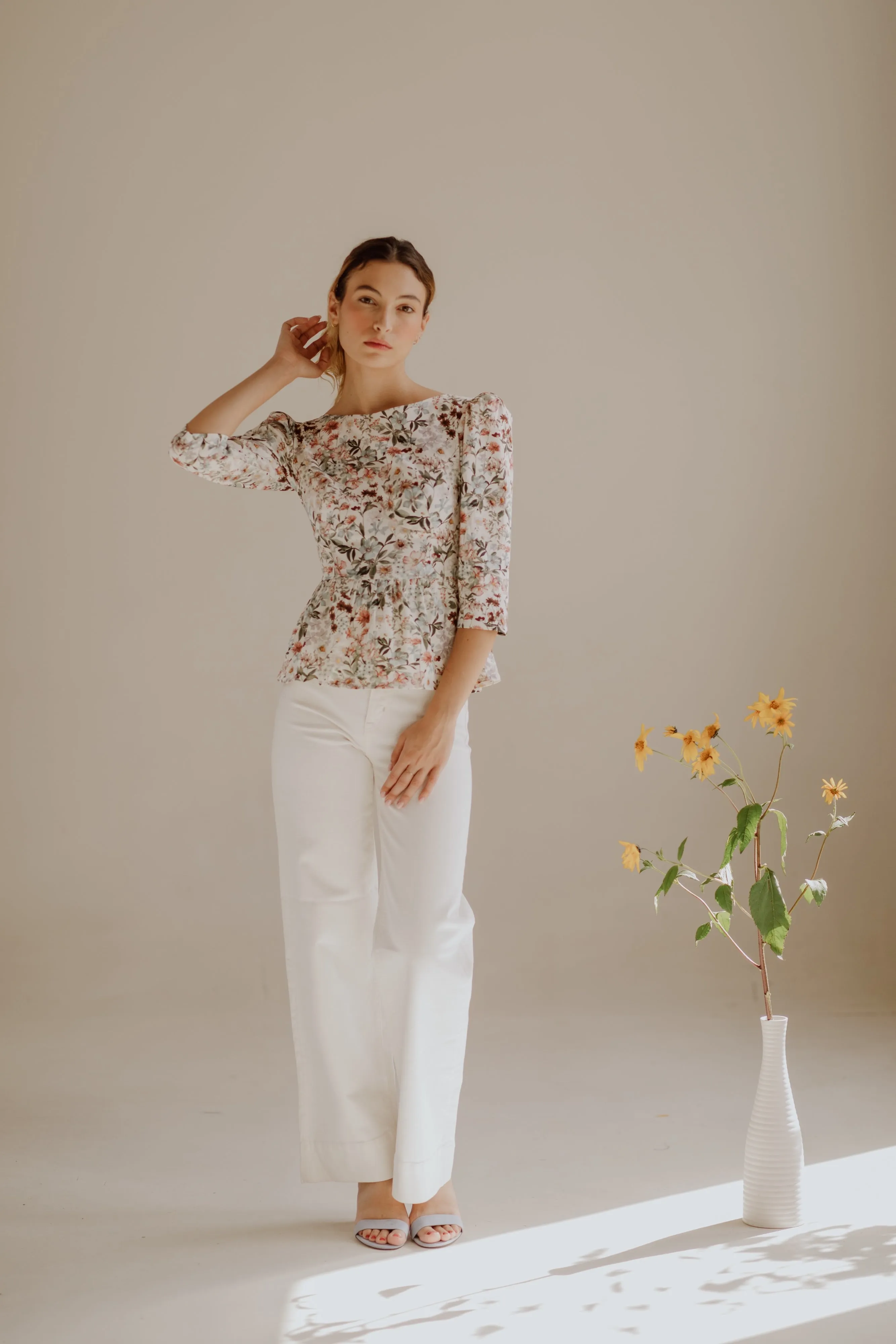 Hannah Bateau Neck Top with Corset Seam Details / Milky White Floral Cotton