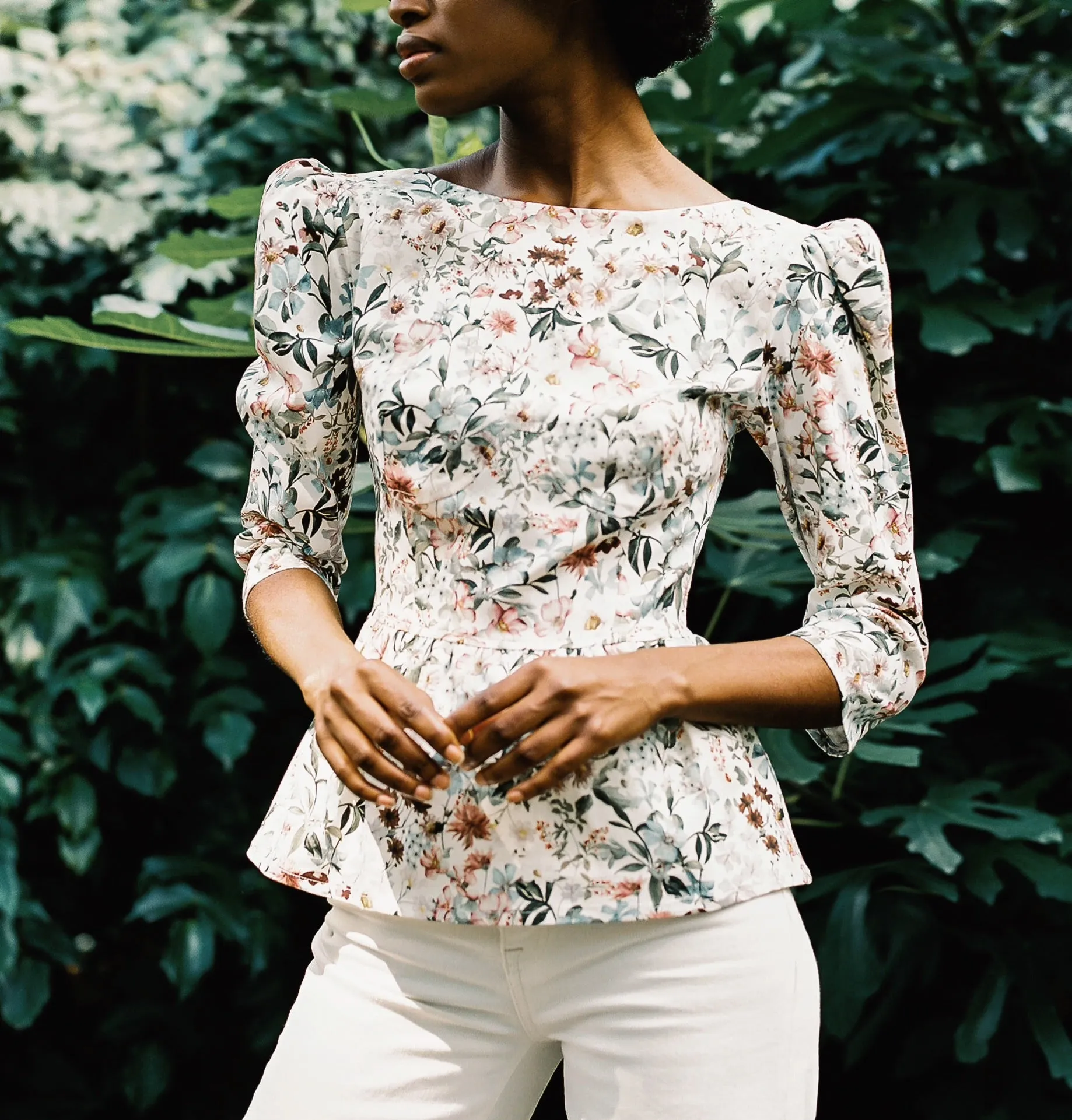 Hannah Bateau Neck Top with Corset Seam Details / Milky White Floral Cotton