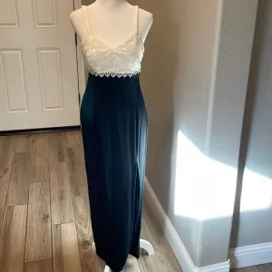 Jessica McClintock Gunne Sax Formal Long Sleeveless Dress