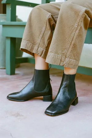 Ottavia in Black