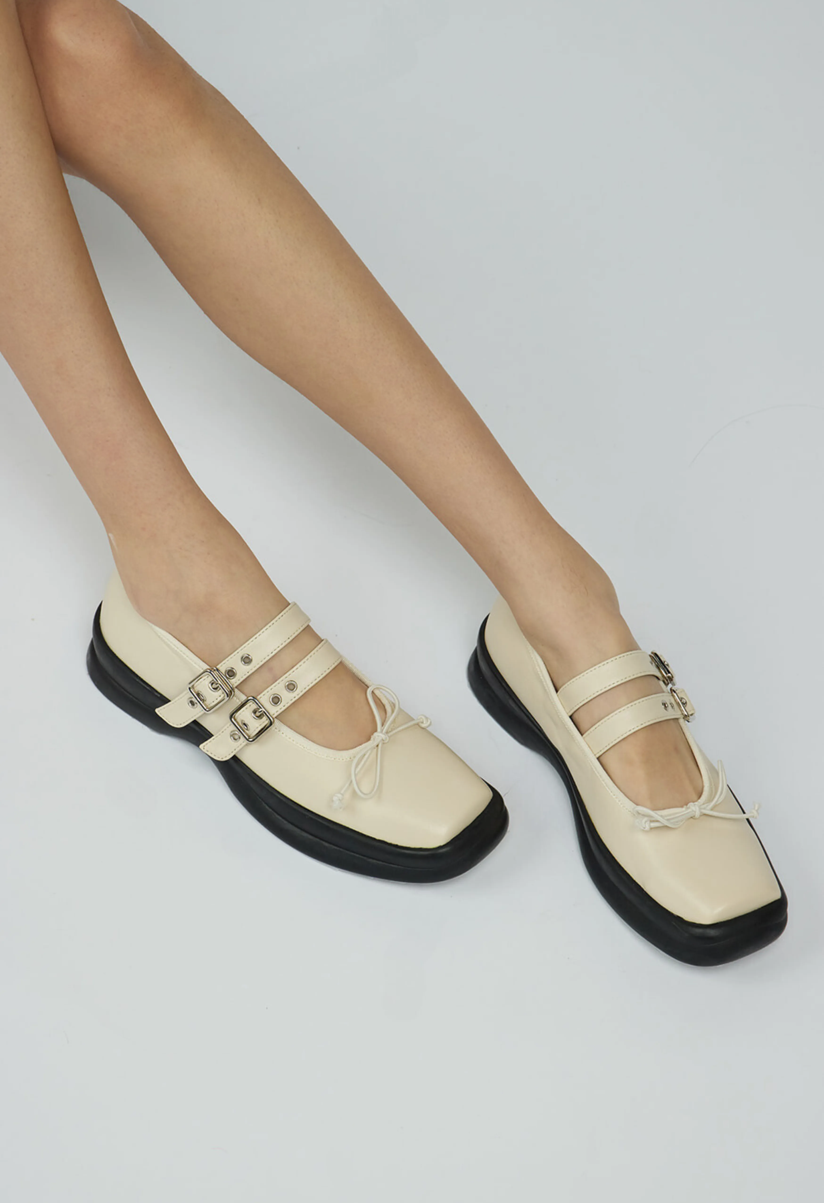 Phapos Flat in Cream