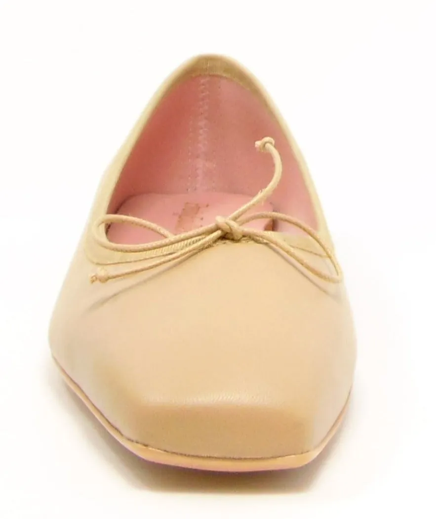 Pretty Ballerinas Camille