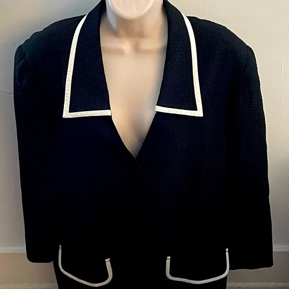 Tamotsu Vintage Y2K black with white detailing crepe 3 buttons blazer, size 1X