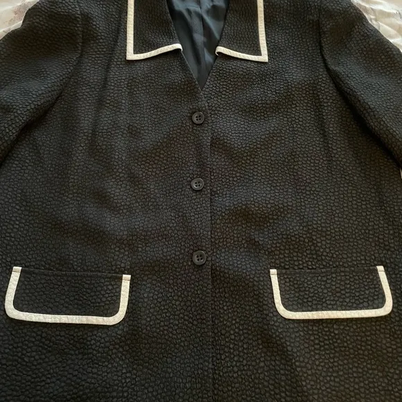 Tamotsu Vintage Y2K black with white detailing crepe 3 buttons blazer, size 1X