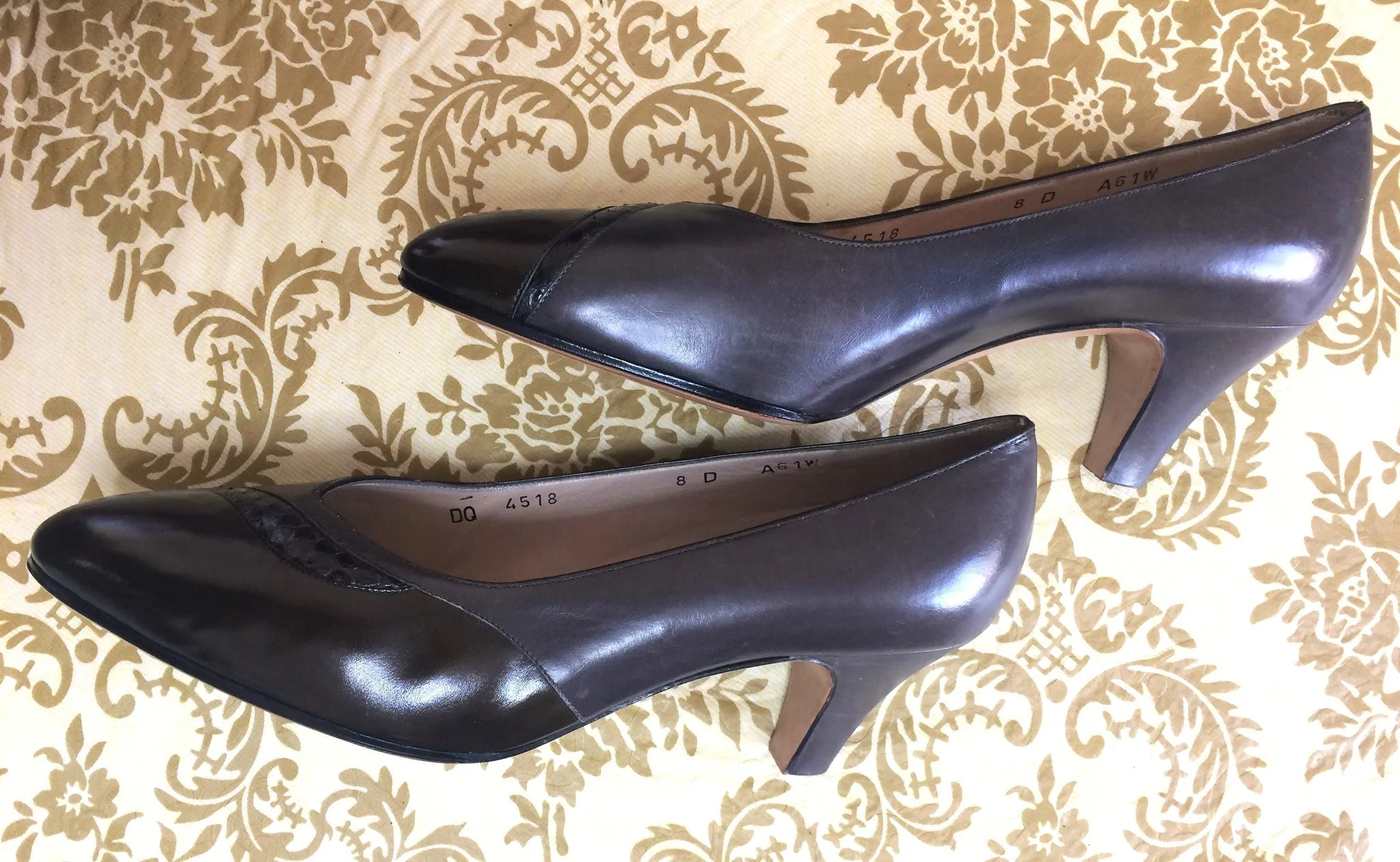 Vintage Salvatore Ferragamo charcoal gray and dark brown leather pumps with snakeskin, classic pointy heel shoes. US 8D