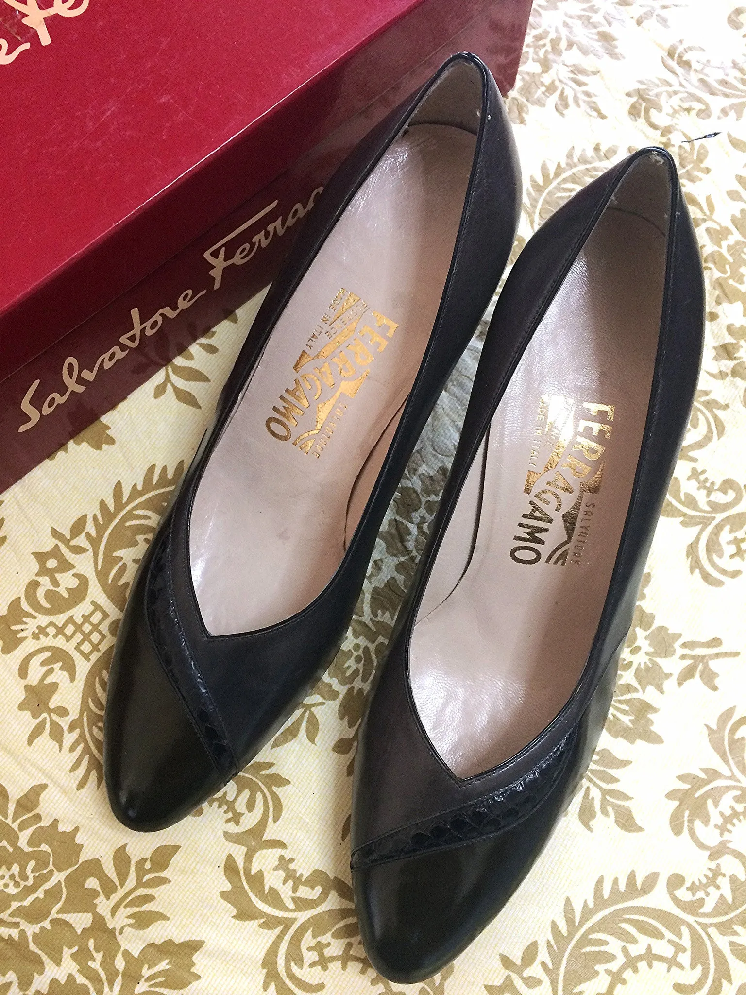 Vintage Salvatore Ferragamo charcoal gray and dark brown leather pumps with snakeskin, classic pointy heel shoes. US 8D