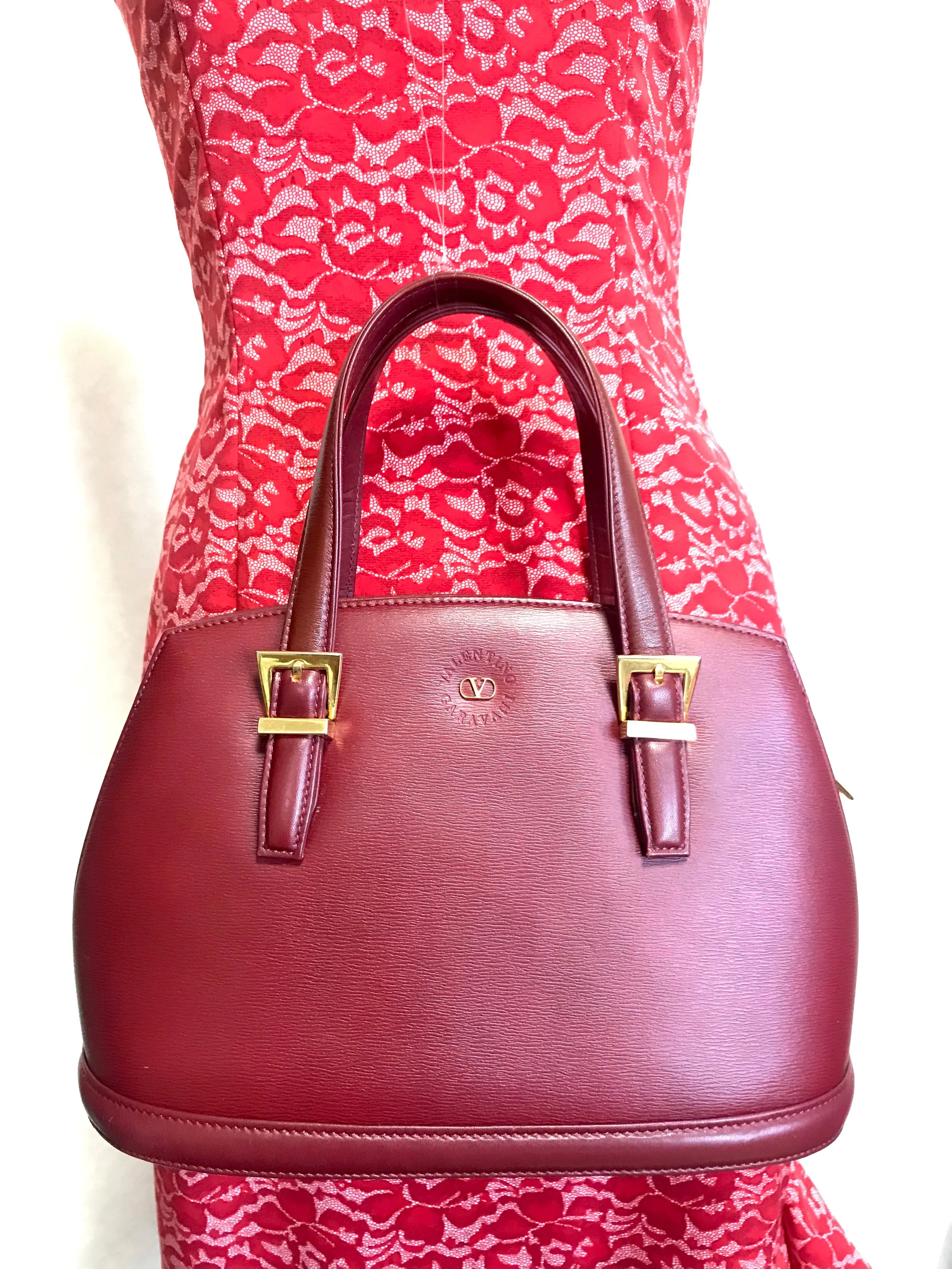 Vintage Valentino Garavani wine leather handbag with golden buckles. Classic Valentino purse for any occasions. 050906f1