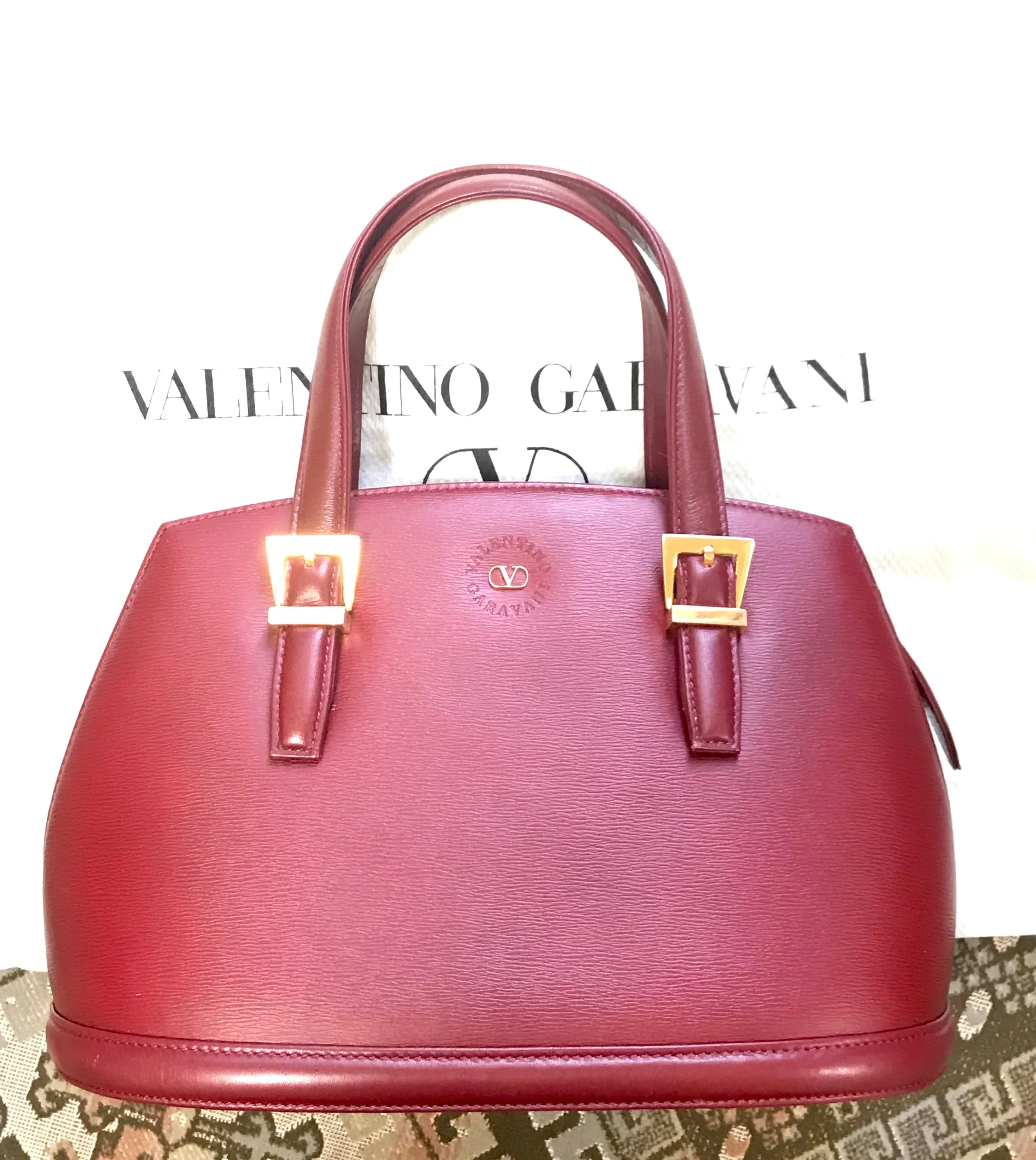 Vintage Valentino Garavani wine leather handbag with golden buckles. Classic Valentino purse for any occasions. 050906f1