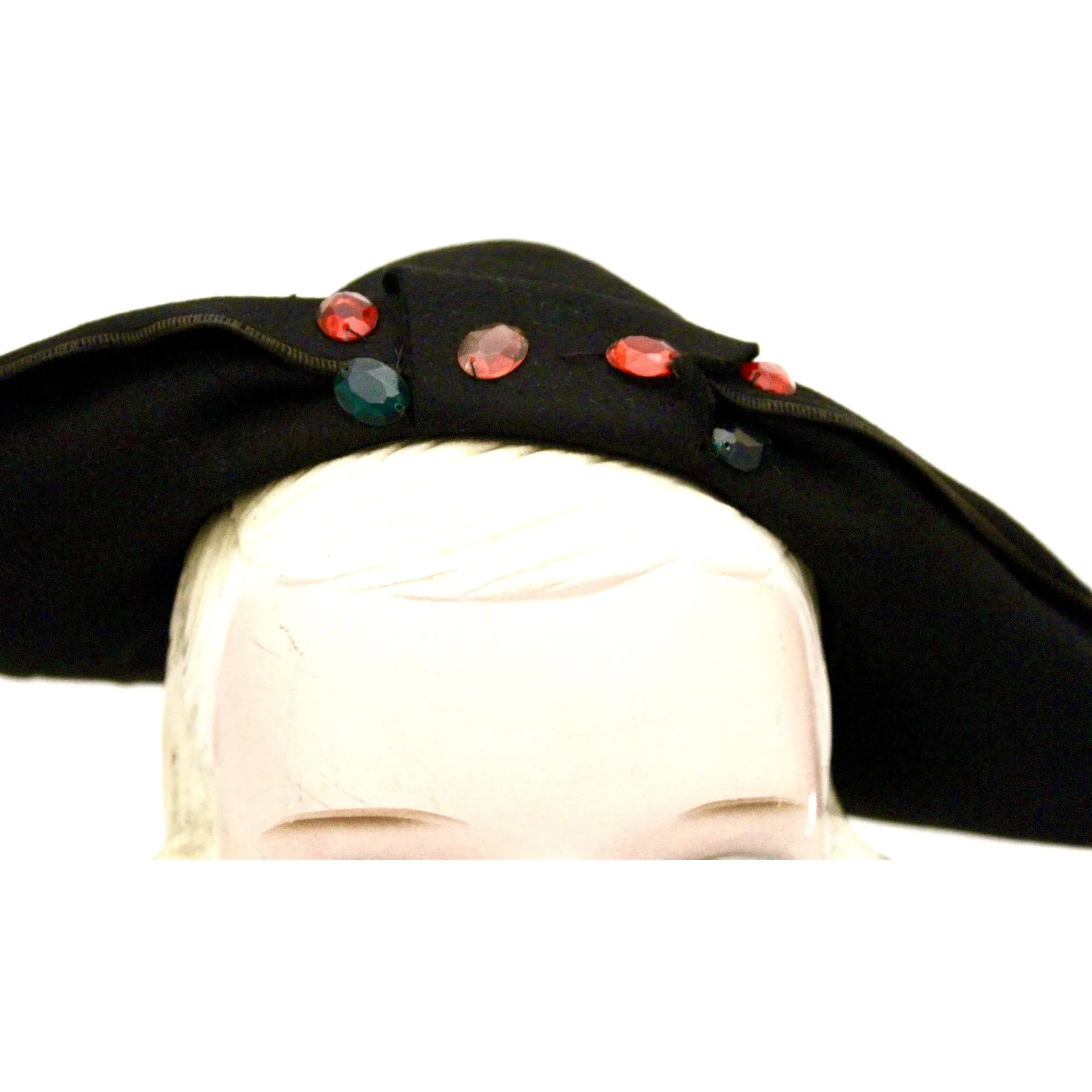 Vtg 1930s Lazarus Semi-Cloche Black Red Green Jewels Guernsey Pie