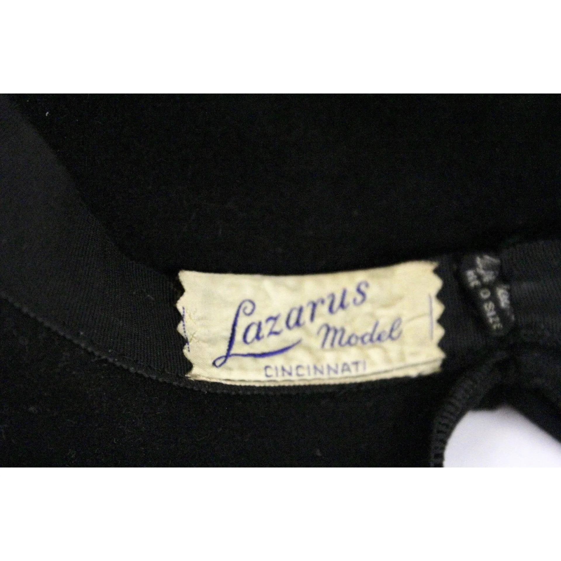 Vtg 1930s Lazarus Semi-Cloche Black Red Green Jewels Guernsey Pie