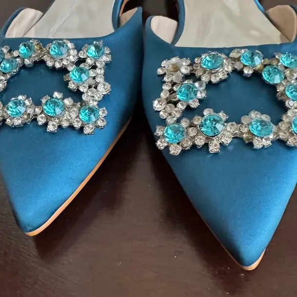 YND SATIN FLAT POINTED TOE PUMP LARGE RHINESTONE VAMP BUCKLE SIZE 10 TEAL